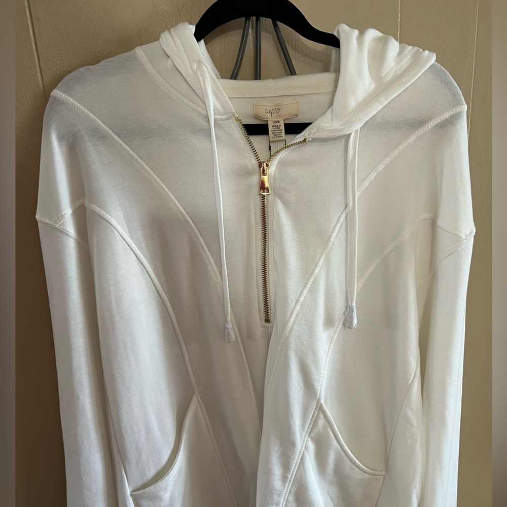 Soft Hooded white fleece NWT